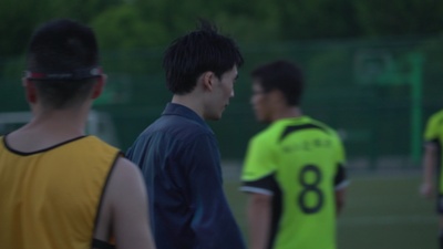 当我们踢球时，我们在谈什么剧照的剧照