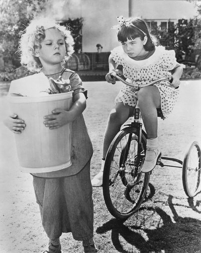 亮眼睛剧照的剧照