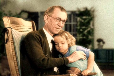 亮眼睛剧照的剧照