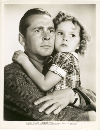 亮眼睛剧照的剧照