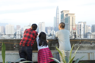 我爸比我小四岁剧照的剧照