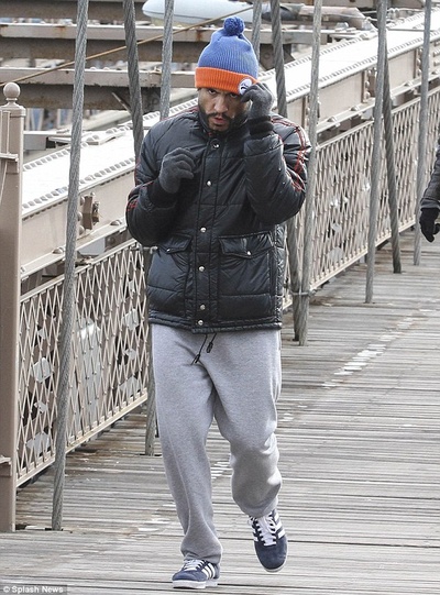 顽石之拳剧照的剧照