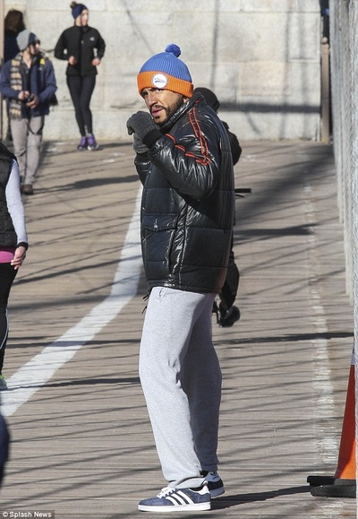 顽石之拳剧照的剧照