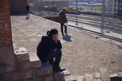 大象席地而坐剧照的剧照