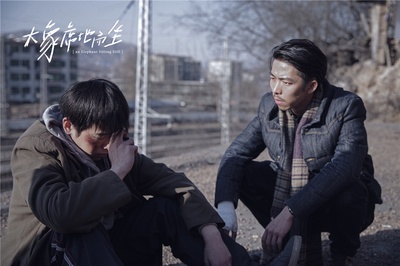 大象席地而坐剧照的剧照