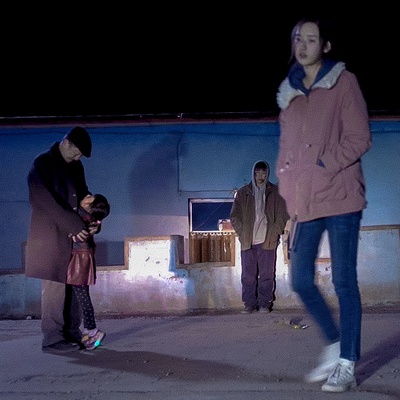 大象席地而坐剧照的剧照