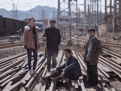 大象席地而坐剧照的剧照