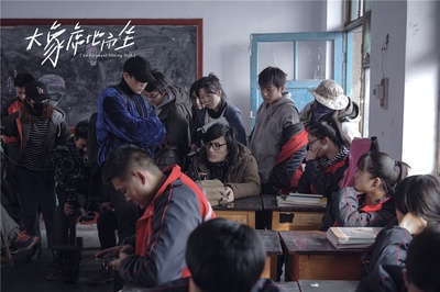 大象席地而坐剧照的剧照