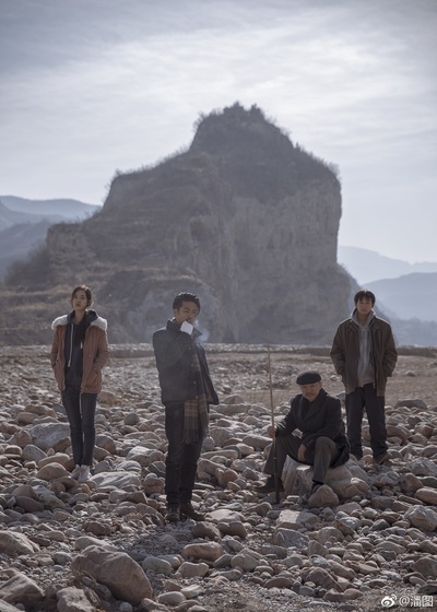 大象席地而坐剧照的剧照