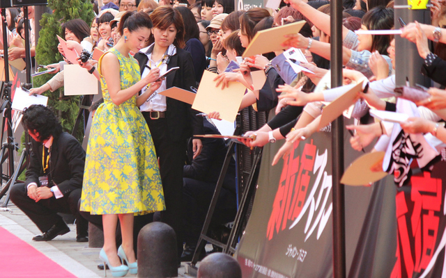 新宿天鹅剧照的剧照