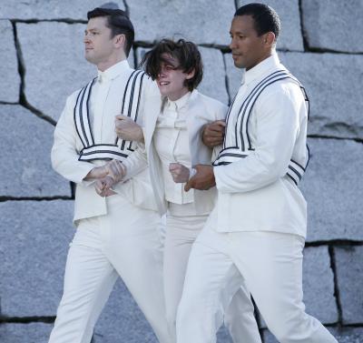 同等族群剧照的剧照