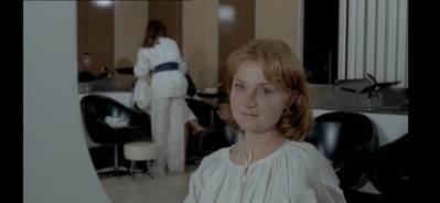 编织的女孩剧照的剧照