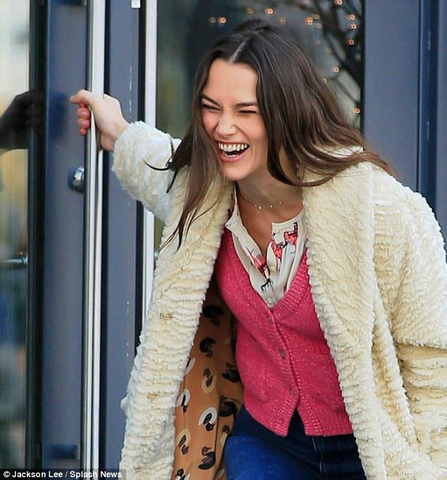 附属美丽剧照的剧照