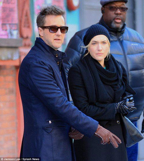 附属美丽剧照的剧照