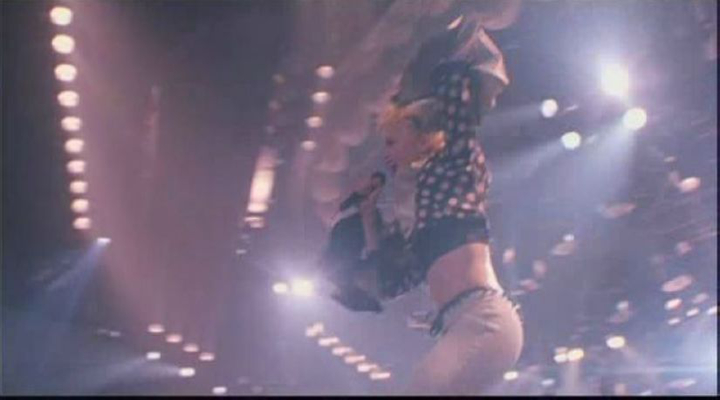 与麦当娜同床剧照的剧照