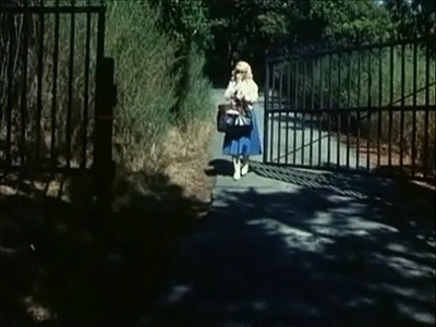 邻家金发美女剧照的剧照