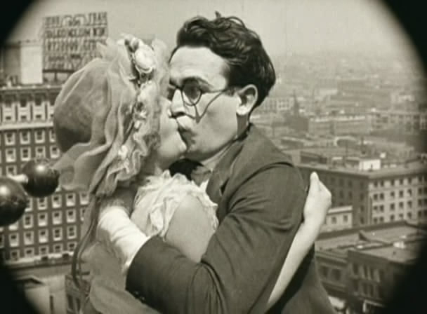 安全至下剧照的剧照