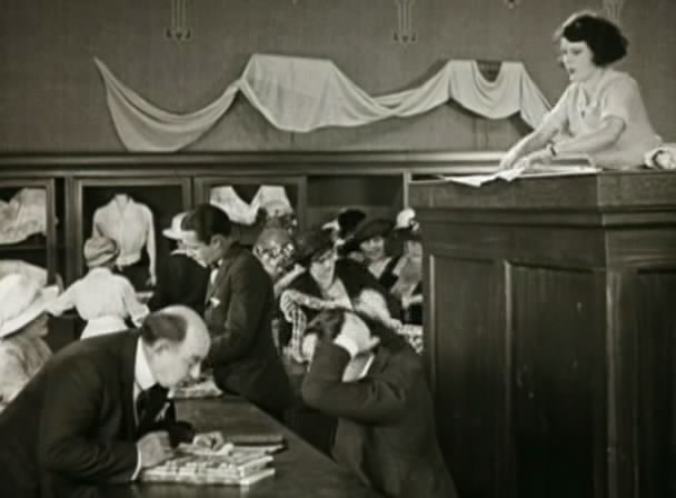 安全至下剧照的剧照