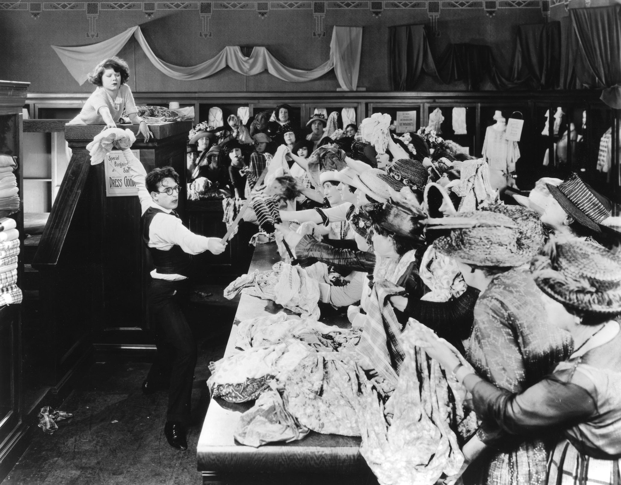 安全至下剧照的剧照