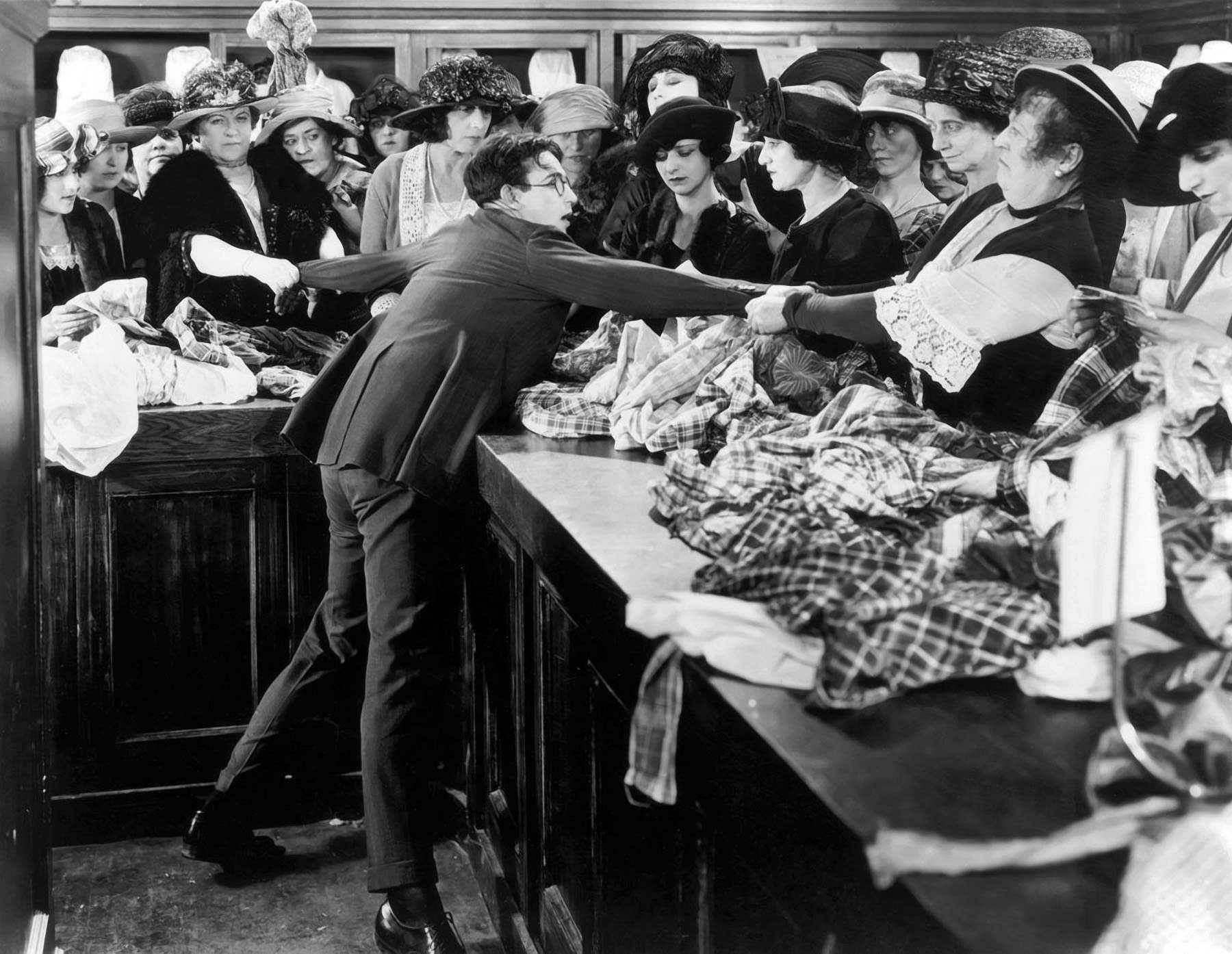 安全至下剧照的剧照