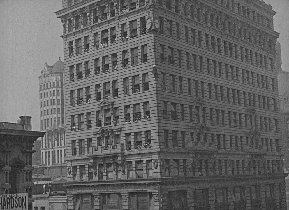 安全至下剧照的剧照