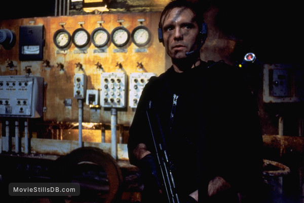 勇闯夺命岛剧照的剧照