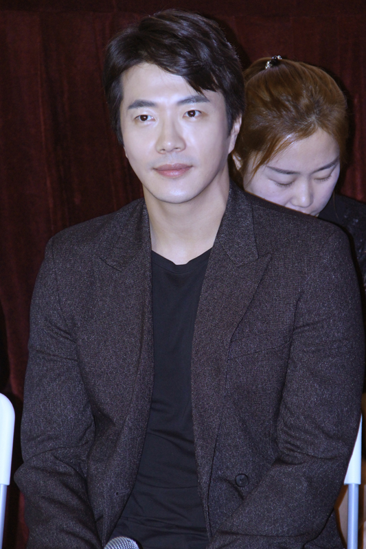 情敌蜜月剧照的剧照