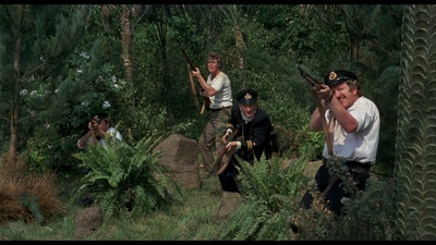 被时间遗忘的土地剧照的剧照