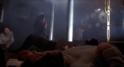 被时间遗忘的土地剧照的剧照