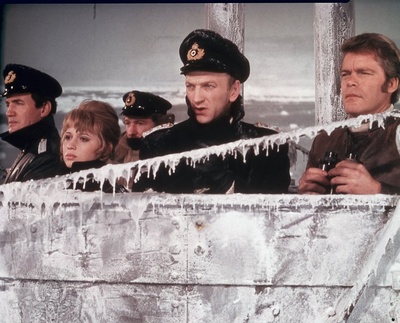 被时间遗忘的土地剧照的剧照