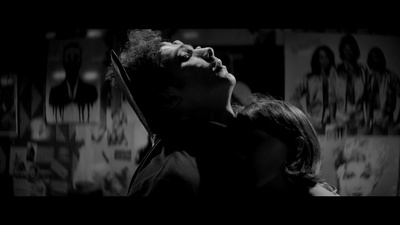 独自夜归的女孩剧照的剧照