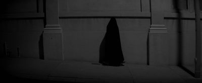 独自夜归的女孩剧照的剧照