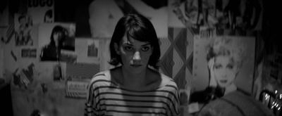 独自夜归的女孩剧照的剧照