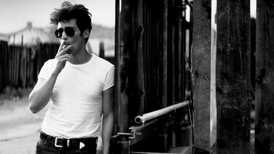 独自夜归的女孩剧照的剧照