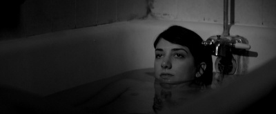 独自夜归的女孩剧照的剧照