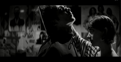 独自夜归的女孩剧照的剧照