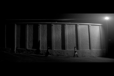 独自夜归的女孩剧照的剧照