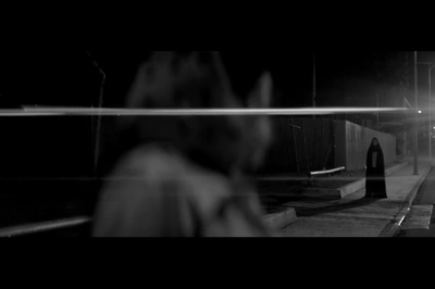 独自夜归的女孩剧照的剧照