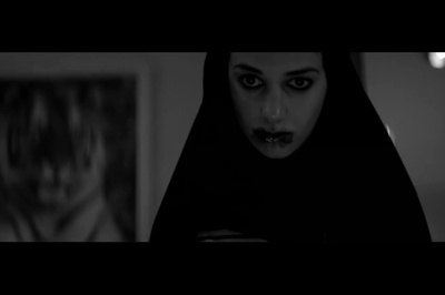 独自夜归的女孩剧照的剧照