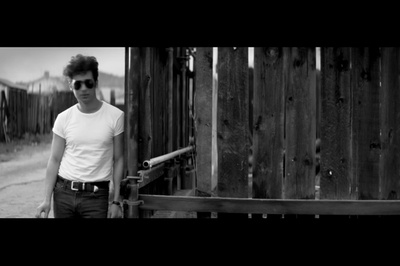 独自夜归的女孩剧照的剧照