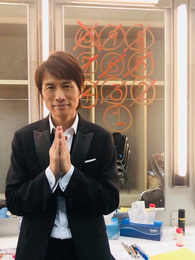 黄子华栋笃笑之金盘剧照的剧照