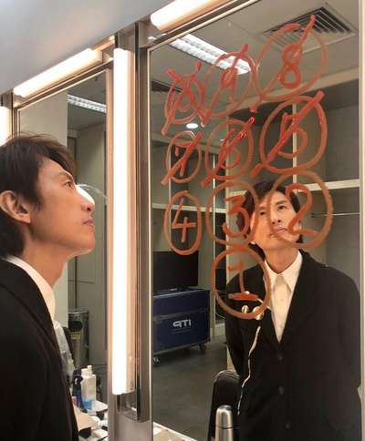 黄子华栋笃笑之金盘剧照的剧照