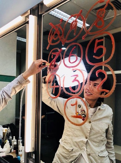 黄子华栋笃笑之金盘剧照的剧照