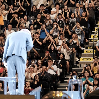 黄子华栋笃笑之金盘剧照的剧照