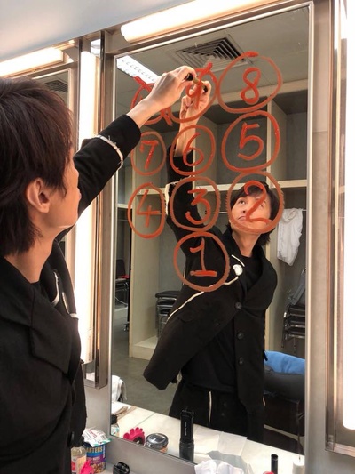 黄子华栋笃笑之金盘剧照的剧照