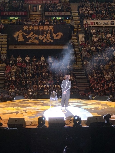 黄子华栋笃笑之金盘剧照的剧照