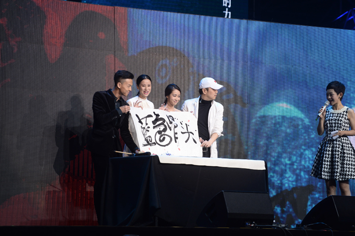 蓝色骨头剧照的剧照