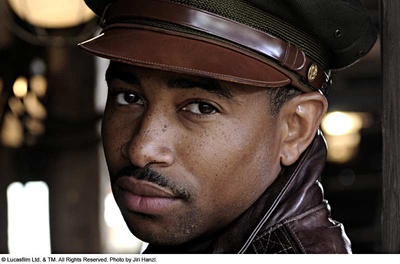 红色机尾剧照的剧照