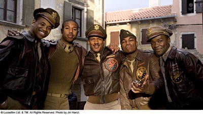 红色机尾剧照的剧照