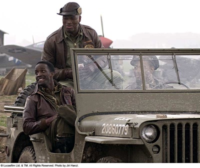 红色机尾剧照的剧照